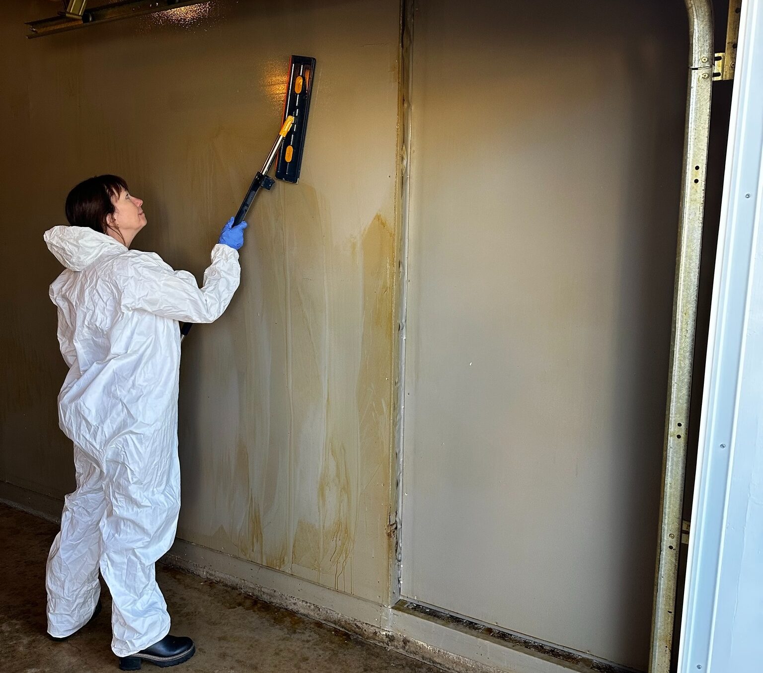 xStink in Airdrie removing cigarette smell from house and garage